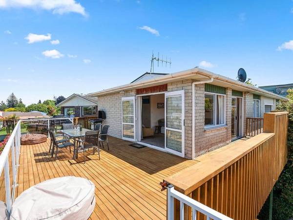 Central Riverside Retreat - Taupo Holiday Home