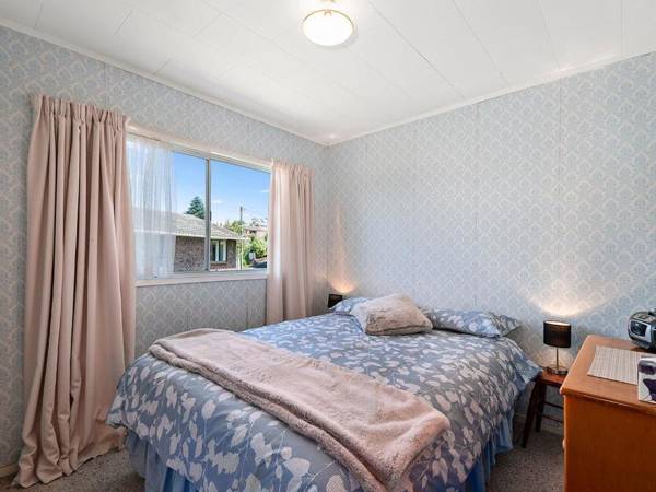 Central Riverside Retreat - Taupo Holiday Home