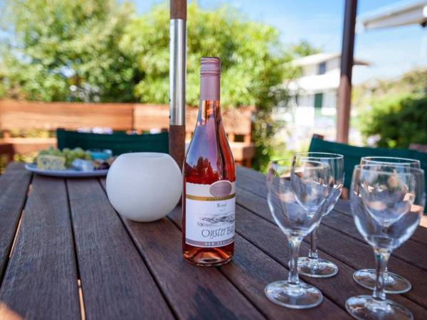 Wharewaka Hideaway - Wharewaka Holiday Home