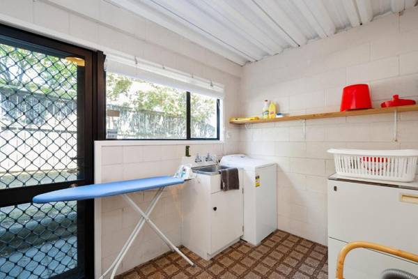 Lake Vista at Two Mile Bay- Taupo Central Holiday Home