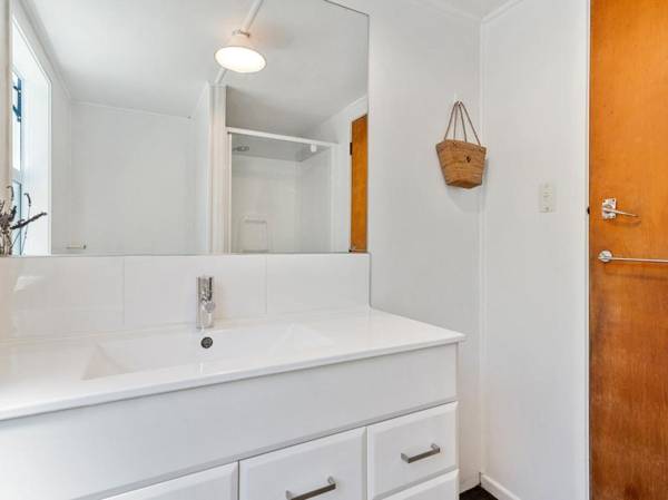 Copper Beech Cottage - Wharewaka Holiday Home