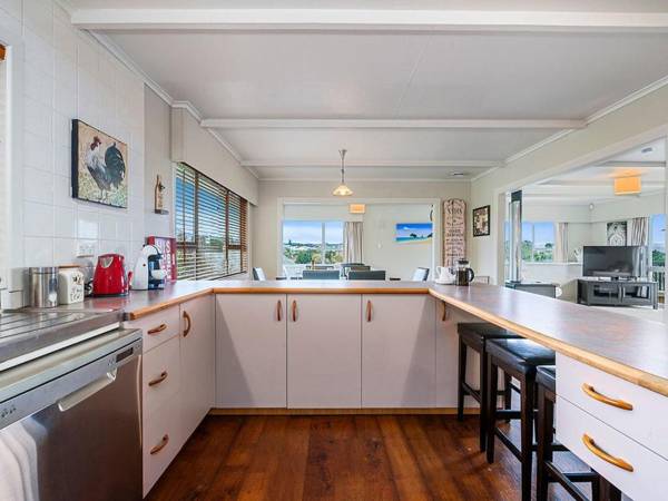 Taupo Panorama - Lake Taupo Holiday Home