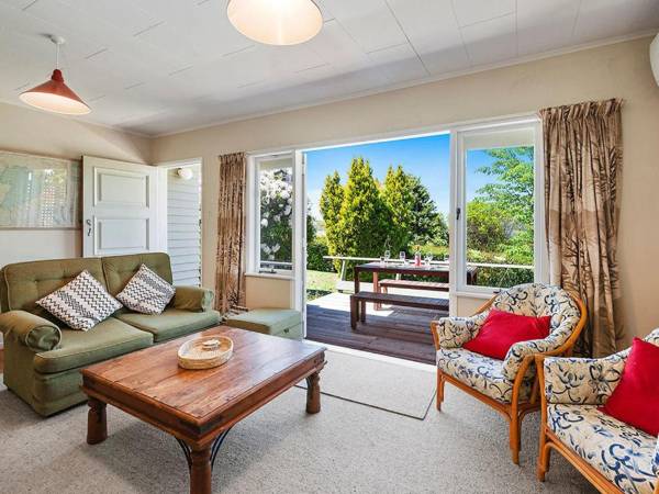 Te Kopua - Acacia Bay Holiday Home