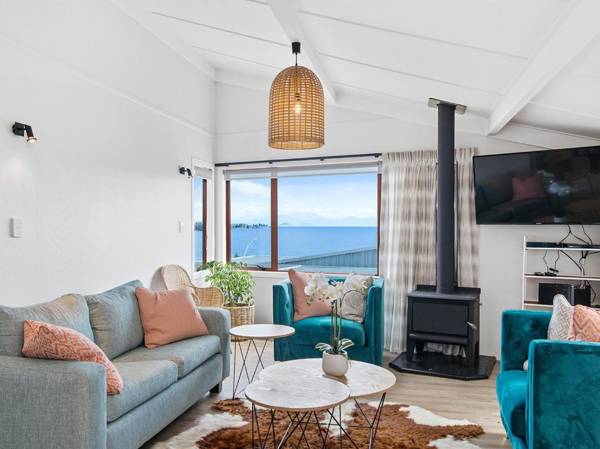 Lakeside Vista - Taupo Holiday Home