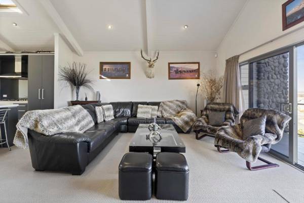 Bay Bliss - Lake Taupo Holiday Home