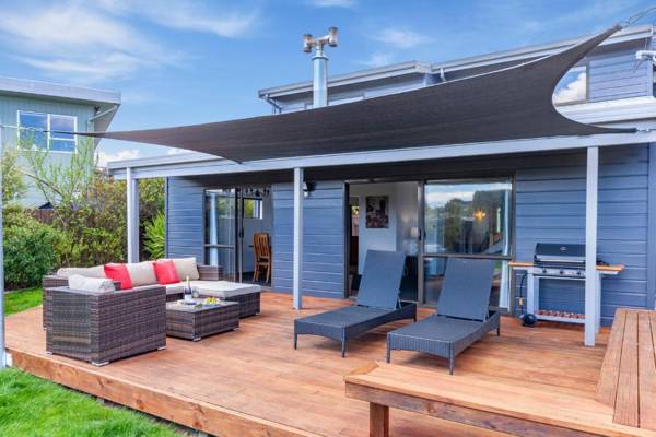 Blue Velvet Cottage - Lake Taupo Holiday Home