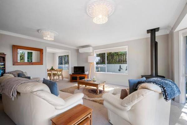 Krissell Castle - Acacia Bay Holiday Home