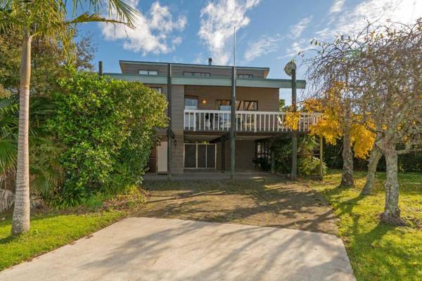 5 o'clock Somewhere - Tairua Holiday Home