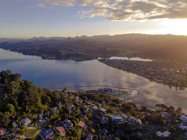 Town Centre Treat - Tairua Holiday Home