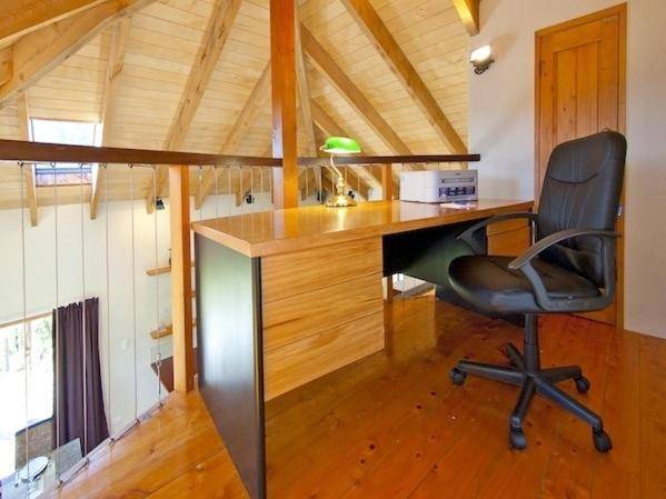 Workspace - Treetop Oasis - Tairua Executive Holiday Home