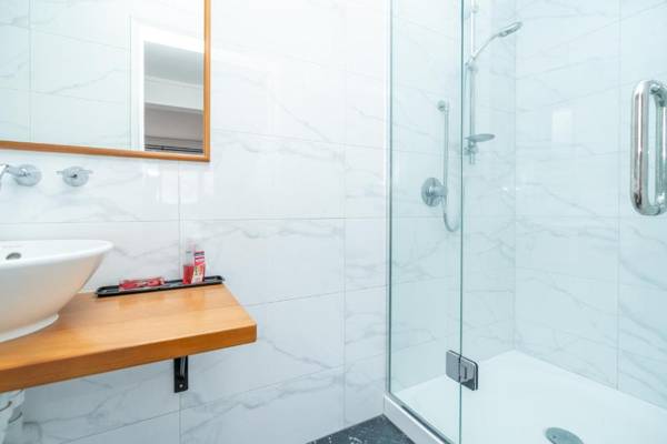 Apartment on Robert Rd