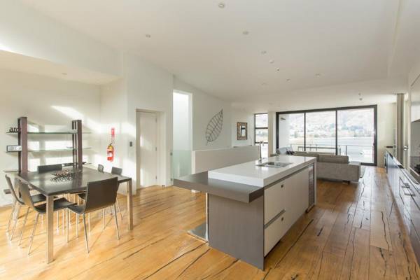 Lakeshore Springs Apartments