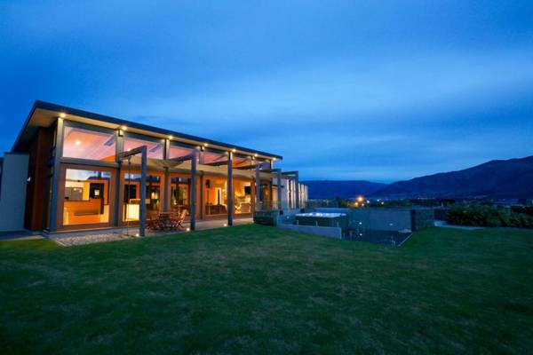 Mount Gold Retreat - Sleeps 8 - Spa Pool - Tennis Court