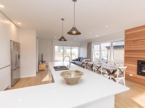 Kirimoko Retreat - Wanaka Holiday Home