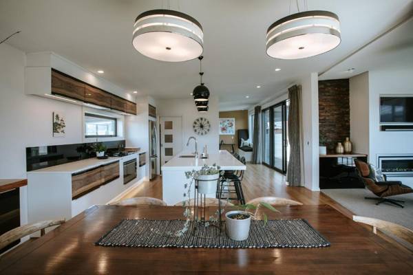 Mt Gold Haven - Sleeps 8 - Lake & Mountain Views