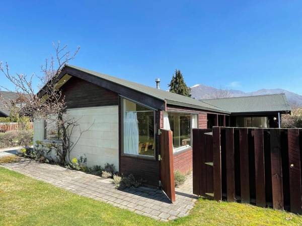 Beacon Point Paradise - Wanaka Holiday Home