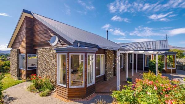 Hillview Haven - Wanaka Holiday Home