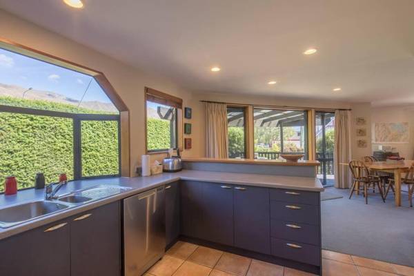 Central Wanaka 2 Bedroom Retreat