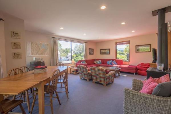 UPTO172 - Central Wanaka Retreat Close to the Lake