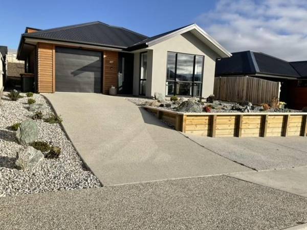 Aubrey Views - Wanaka Holiday Home