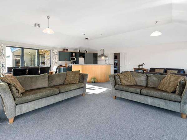 Mount Iron Magic - Wanaka Holiday Home