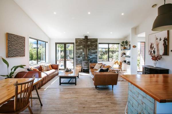 Minaret Ridge - Sleeps 8 - Mountain Views