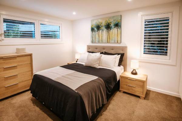 Spinnaker Tahi - Sleeps 6 - Central Location - Lake Views