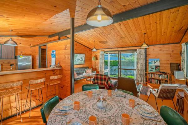 Retro Revival - Pauanui Holiday Home