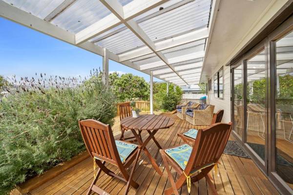 Lagoon Haven - Waikanae Holiday Home