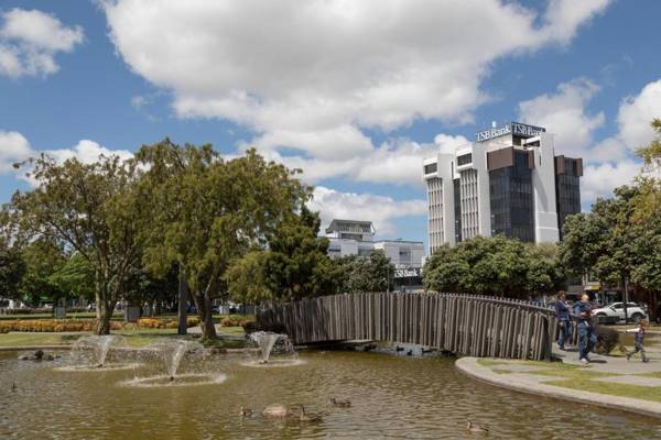 Quality Suites Central Square