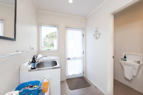 Wairangi Beach Cottage - Paihia Beach House