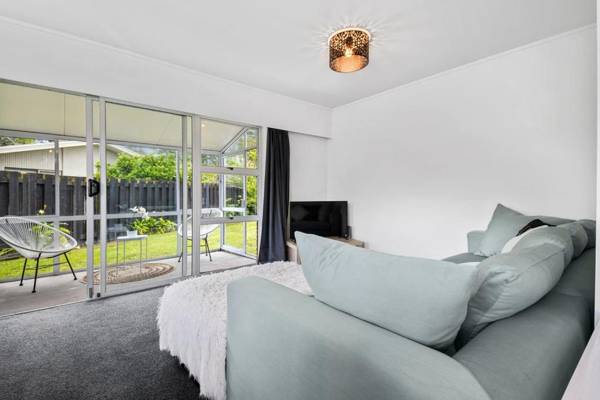 Archie's Beach Bach - Orewa Holiday Home