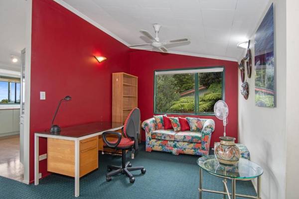 Workspace - Breezy on Broadview - Opua Holiday Home