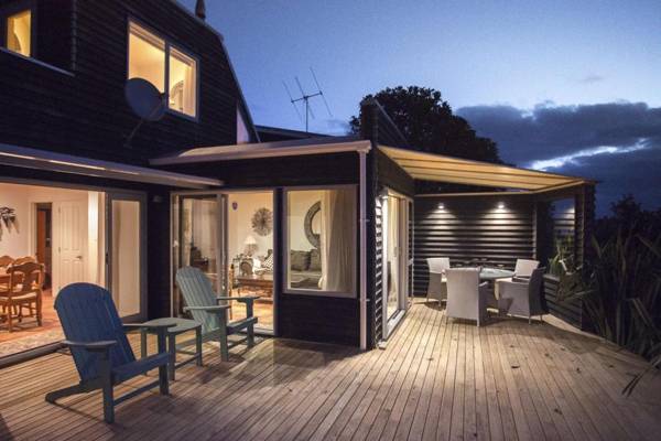 CHESTER COTTAGE - Beachfront