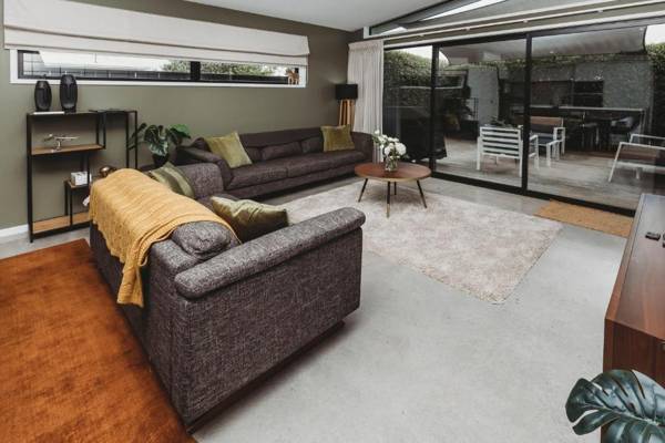 PERFECT ON POWDERHAM - PRIME INNER CITY LOCATION