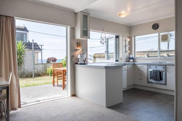 SEA BREEZE ON BELT - BY COASTAL WALKWAY