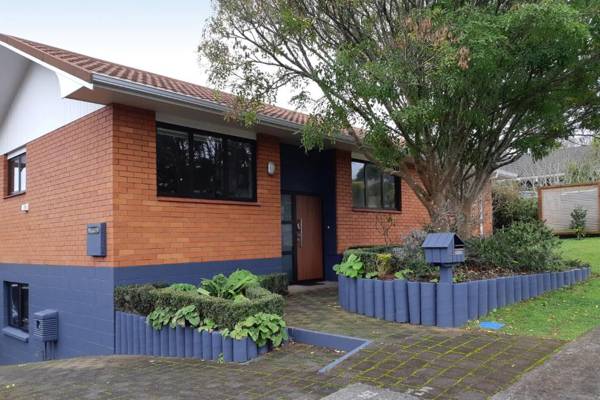 RUSTIC RETREAT ON RUSKIN