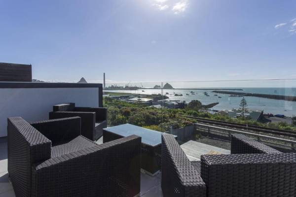 THE WATERFRONT ESCAPE