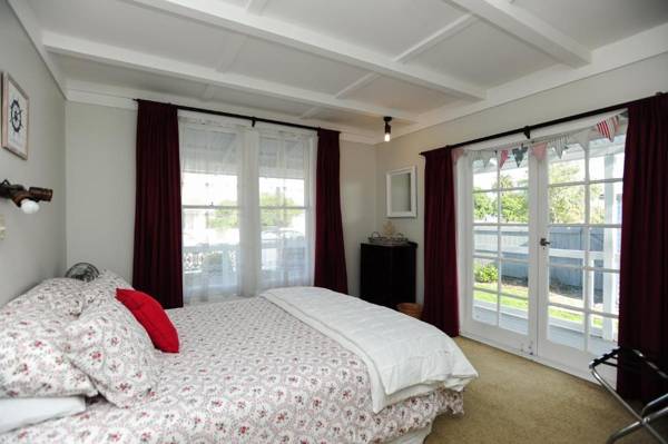 Puriri Downtown Villa - Napier Holiday Home