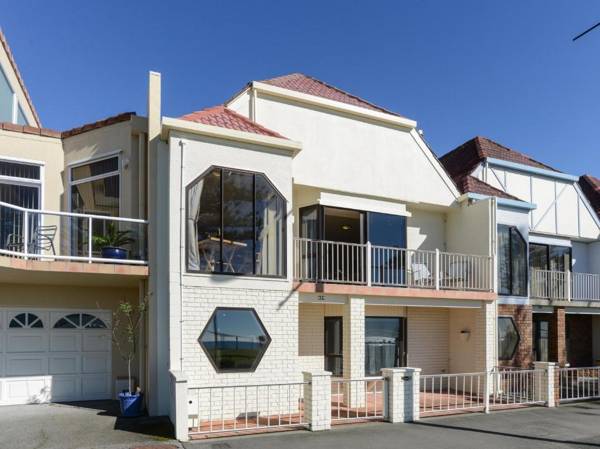 Marine Parade Magic - Napier Holiday Home