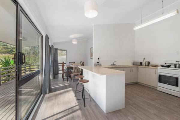 Kereru Retreat (Walking distance to Village) - Matakana Holiday Home