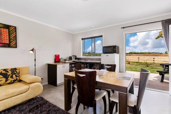 Ten 37 - Matakana Holiday Home