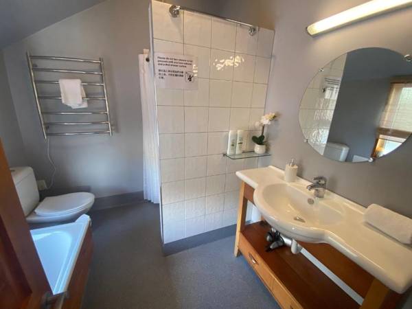 Glacier Rock Lakeview House