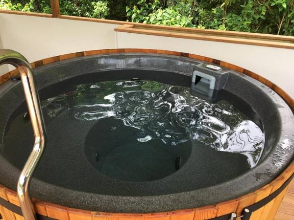 Sapphire Springs Holiday Park and Thermal Pools