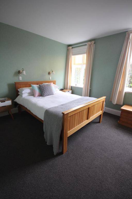 15 Leamington Street