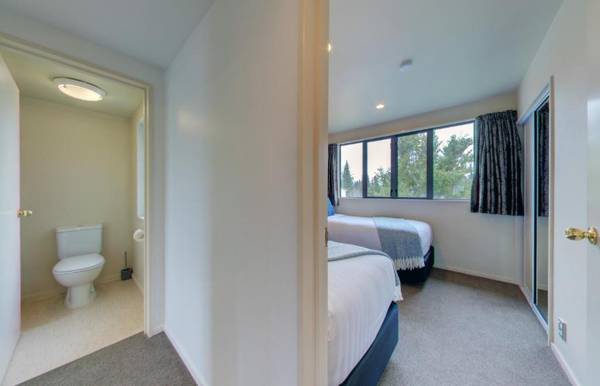 *** LAKE VILLA 467 ***