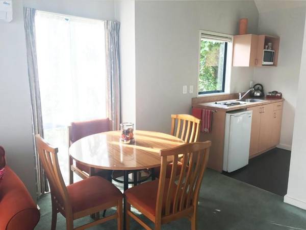 Bush Inn Court Motel