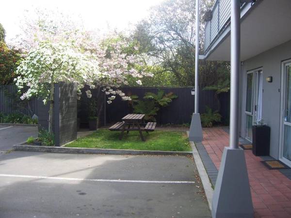 306 Motel Apartments