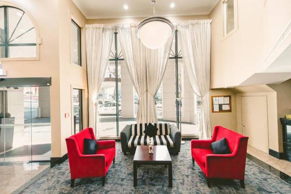 Parkside Hotel & Apartments