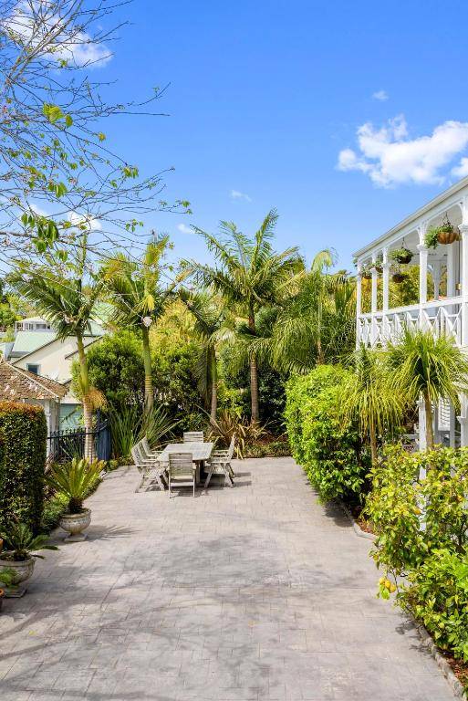 Western Springs Villa to Auckland Central Heritage Villa